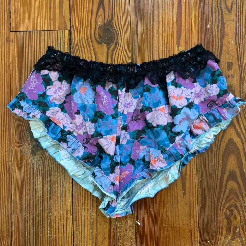 Intimately Free People Floral Tapestry Bloomer Shorts Black Lace Size M Purple